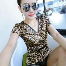 Fashion back short-sleeved t-shirt 2019 summer new Slim Korean version of the leopard print shirt (upper 18)