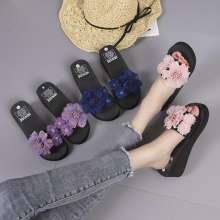 2019 fashion wear a word drag female summer Korean version of the flower flat bottom wild beach shoes seaside slope with thick bottom non-slip sandals (shoes 112)