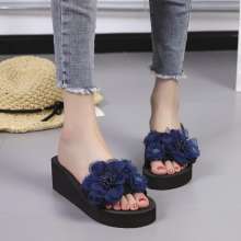 2019 fashion wear a word drag female summer Korean version of the flower flat bottom wild beach shoes seaside slope with thick bottom non-slip sandals (shoes 112)