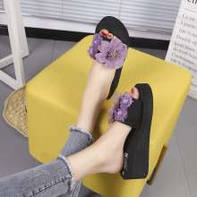 2019 fashion wear a word drag female summer Korean version of the flower flat bottom wild beach shoes seaside slope with thick bottom non-slip sandals (shoes 112)