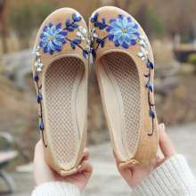 New old Beijing cloth shoes with national wind embroidered shoes retro high-heeled shoes embroidered shoes women's shoes (shoes 126)