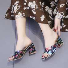 Mid-heeled sandals and slippers 2019 summer fashion thick with square head one-word drag Korean version of the wild wear half slippers (shoes 140)