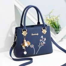 New mother bag female large capacity shoulder Messenger bag Europe and the United States atmospheric embroidery handbag j704 (bag 54)