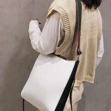 [Children's bag] 2019 new fashion contrast color slung large capacity autumn and winter shoulder simple ins super fire bucket bag (bag 60)