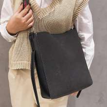 [Children's bag] 2019 new fashion contrast color slung large capacity autumn and winter shoulder simple ins super fire bucket bag (bag 60)