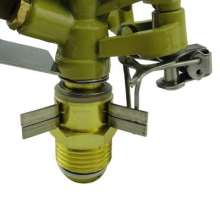4-point alloy adjustable lawn sprinkler. 360 degree rotating rocker nozzle. Green garden spray. Irrigation irrigation for agricultural land. Nozzle