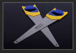 Factory wholesale 450* long. Two-color plastic handle hand saw. Garden fruit tree saw. Woodworking saw, sharp.
