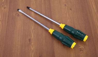 Lu Wei tapping green handle non-slip screwdriver multi-function cross word with magnetic manual screwdriver