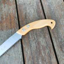 Dashan pruning saw . Garden hand saw fruit tree repair tree fruit tree cut . Hand saw. Fruit branch saw