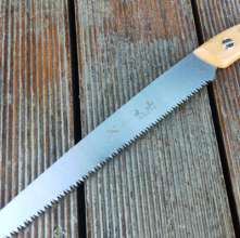 Dashan pruning saw . Garden hand saw fruit tree repair tree fruit tree cut . Hand saw. Fruit branch saw
