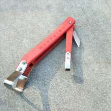 Use a knife knife for scraping bark. A scraping knife that scrapes the rot. Scraper knife. Shaving tree