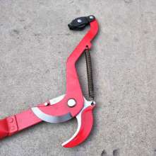 Labor-saving pulley scissors. Scissors. Garden high-altitude shears. Bold drawstring telescopic trim. Thick branches double pulley high branch scissors. scissors