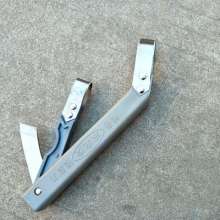 Use a special knife for scraping bark. knife. Scraper scraping rot. Scraper knife. Shaving tree