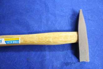 Manufacturers produce wooden handles fitter hammer masonry hammer duckbill hammer