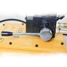 Manual two-way hydraulic pump station, hand-cranked ultra-high pressure double pipe, small double-circuit manual hydraulic pump, HYCP-700E oil pump
