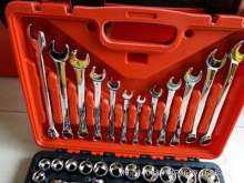 Wholesale 61 pieces of auto repair machine repair kits. Automobile tool manufacturers have a large number of direct sales