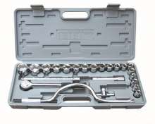 Supply of 24 socket combination wrenches. Socket wrench hardware combination tools