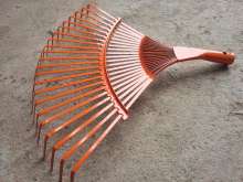 Garden leaf rake wooden handle leaf gardening deciduous weeding household crawler rake grasser rake iron fan rake iron rake