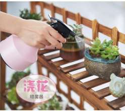Household watering watering cans Gardening hand-pressing small watering cans Candy color watering cans Indoor small watering cans