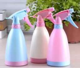 Spot candy color small watering can gardening cleaning hand-pinch watering watering can plastic small watering can watering bottle sprayer