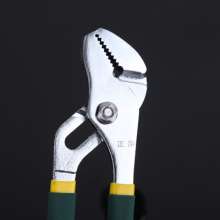 The source factory cargo water pump can be adjusted vigorously with chick nose pliers. Two-color plastic dipping water pump pliers for plumbing tools. pliers