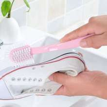 The shoe brush does not hurt the soft hair of the shoe