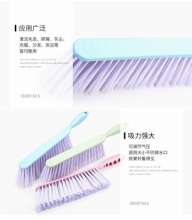 Factory direct sale plastic soft bristles bed sweeping brush anti-static long handle dusting brush plain sofa coat and hat brush dusting brush