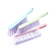 Factory direct sale plastic soft bristles bed sweeping brush anti-static long handle dusting brush plain sofa coat and hat brush dusting brush