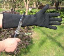 Long-sleeved cut-resistant gloves. Gloves. Arm guards. Long black. Cut-resistant gloves with long sleeves and steel wire gloves.