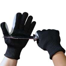 Cut-resistant gloves. Hukou strengthened self-defense level 5 steel wire cut-resistant workshop gloves for industrial workers. Gloves