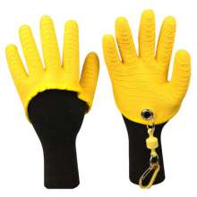 Fishing Gloves. Catch fish and waist. Anti-stab. Anti-tie gloves. Anti-slip PE dipped. Outdoor fishing supplies half palm gloves