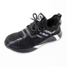 Four seasons ladle shoes. Protective shoes. Breathable flannel puncture-proof safety insulated shoes. Work shoes, casual safety shoes