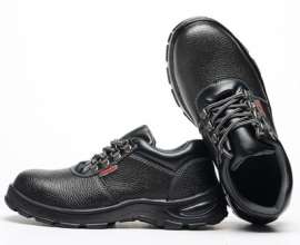 Spot labor insurance shoes. Protective shoes. Safety shoes anti-smashing and anti-piercing. Non-slip, oil-resistant and wear-resistant wholesale work shoes
