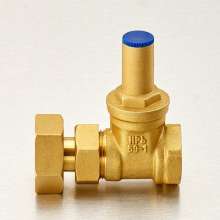 The front telescopic triangle lock gate valve with brass watch. With key gate valve. Water pipe check anti-theft union lock valve