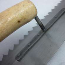 Toothed steel plastering board for paving floor tiles with mud craftsmen as tools, plastering squeegee plate striped plastering