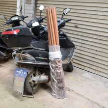 Sophora wood hoe handle. 1.4m long handle hoe handle. Round handle with wooden handle Hardwood hoe handle with red hoe handle