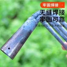 Forge a small rake. Four-tooth rake nails. The four-tooth hook rake peanuts grabs the small rake. The rebar four-tooth harrow is about 1.2 catties