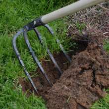 Forged four-tooth harrow head. A long-handled four-tooth harrow nail turning rake. Rake for land reclamation for agriculture. The square tooth model is about 3.5 catties