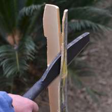 Spring steel one-piece forged bamboo knife is a household wood chopping knife. Contempt knife. Bamboo knife. sickle