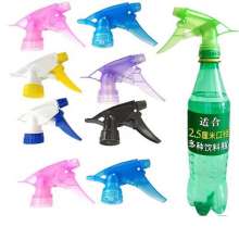 A gun beverage bottle nozzle watering spray bottle head. Kettle spray head. Cola beverage household hand-buttoned plastic spray bottle head