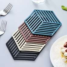 Xinyin Nordic style hexagonal silicone dining table insulation pad four seasons household insulation pad. Table mat