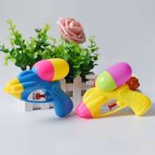 New mini water gun. water gun. Candy color length 13cm summer beach rafting water children's toy stall