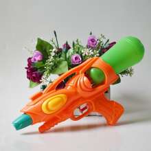 New summer baby bathing and playing with water toys. Beach 30cm small drifting children's toy. water gun