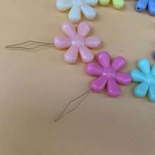 Plum flower plastic gourd needle piercer wholesale. Color plastic tail piercer.- Lead embroidery tools. Needle tool
