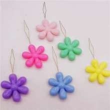 Plum flower plastic gourd needle piercer wholesale. Color plastic tail piercer.- Lead embroidery tools. Needle tool