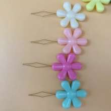 Plum flower plastic gourd needle piercer wholesale. Color plastic tail piercer.- Lead embroidery tools. Needle tool