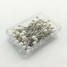 100 pearlescent needles in a colored plastic box. Paper positioning needle. Garment pin. Round pin.
